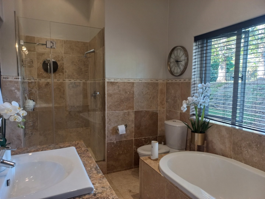 4 Bedroom Property for Sale in Hoekwil Western Cape